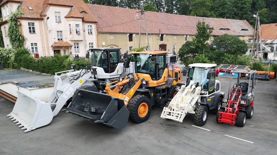 KMM nakladače, traktory, vysokozdvižné vozíky v Poľsku 01