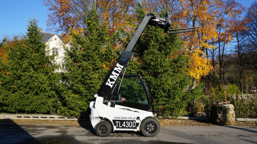 KMM nakladače, traktory, vysokozdvižné vozíky v Poľsku 02