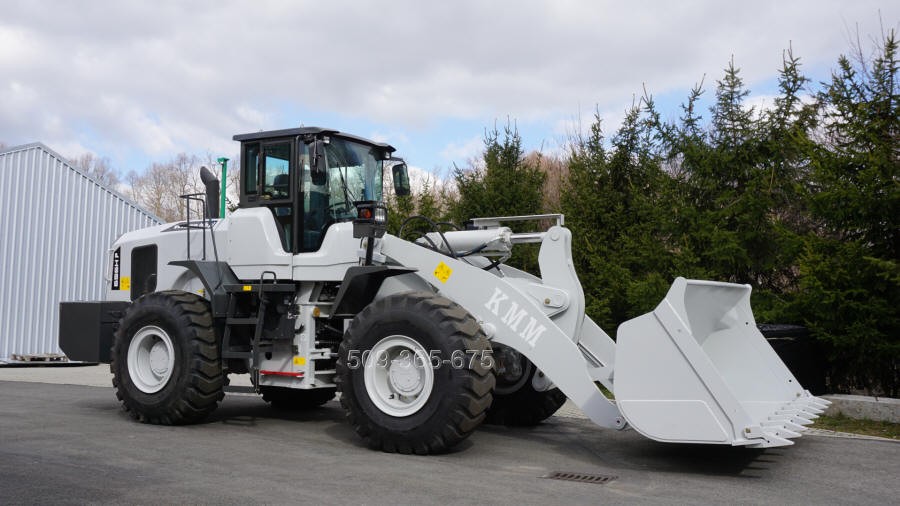 KMM nakladače, traktory, vysokozdvižné vozíky v Poľsku 09